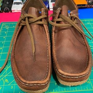 Clarks Oxford shoes size 11.5, brown